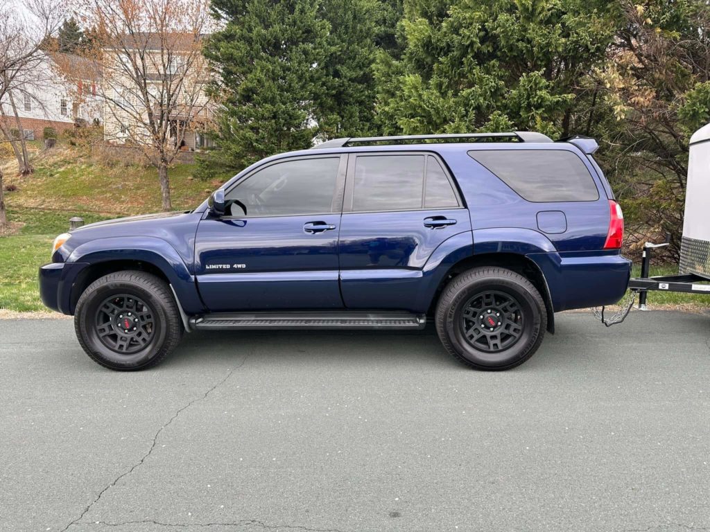 a toyota SUV after being washed and waxed using our service