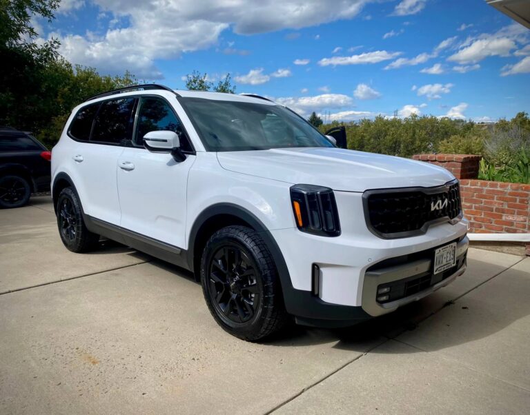 a washed KIA SUV after a customer got it detailed using our mobile car detailing service