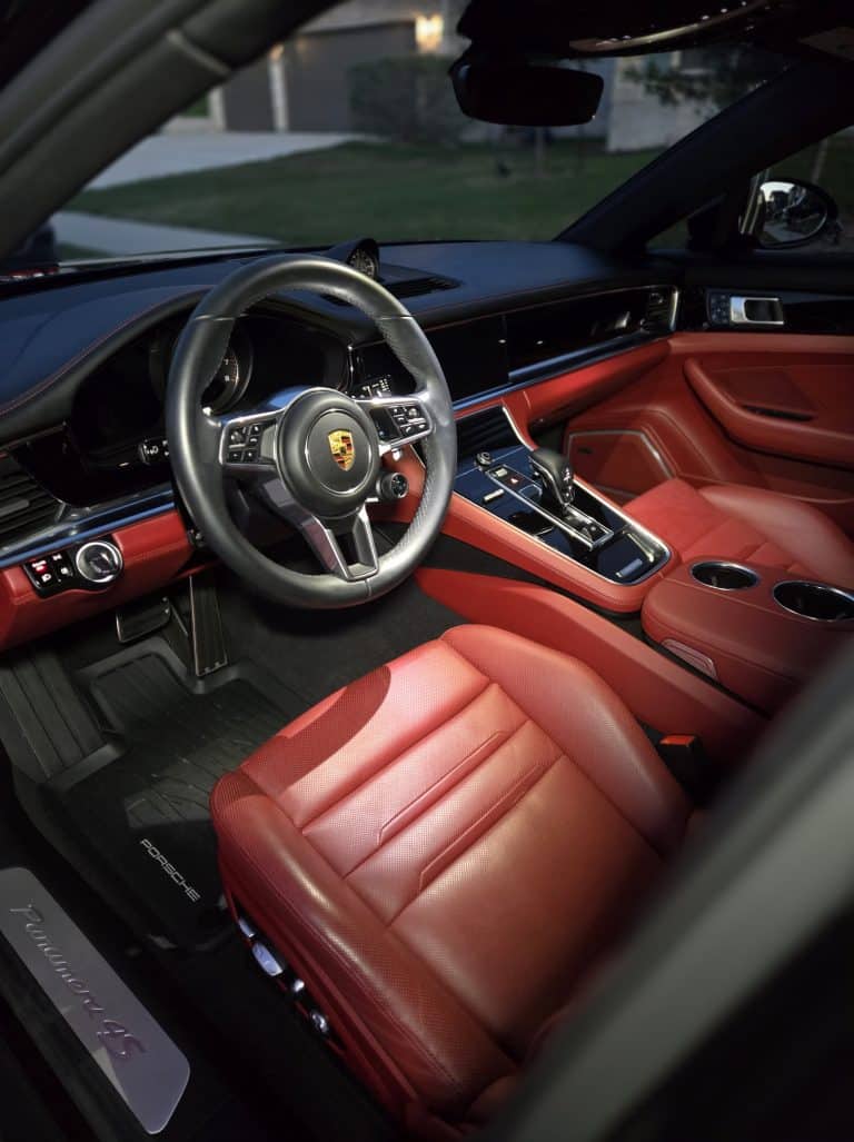 Porsche_Taycan_red_interior-min